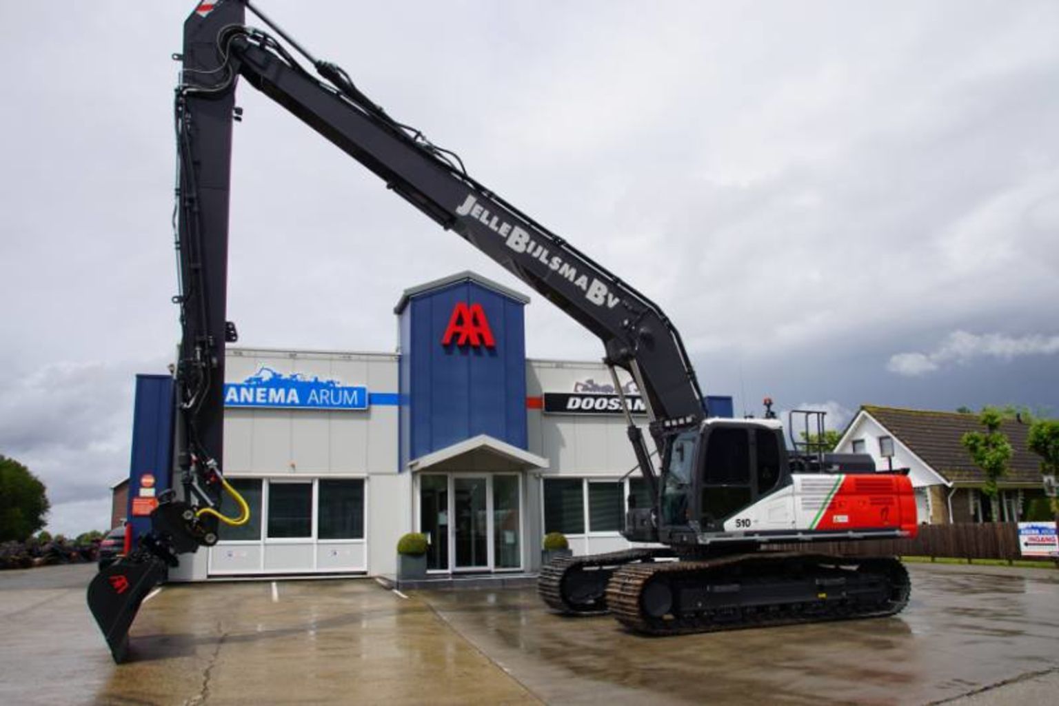 Jelle Bijlsma B.V. trapt af met de allereerste Doosan DX300LC-7SLR in Europa