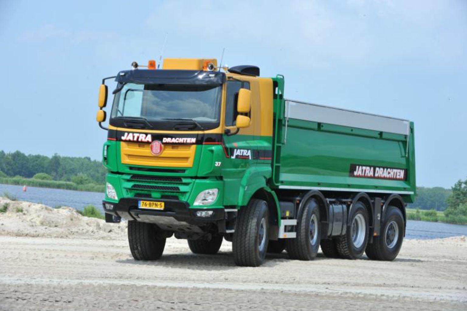 Automatisch smeersysteem en een Ventox V3 overdrukfiltersysteem voor Jatra Transport